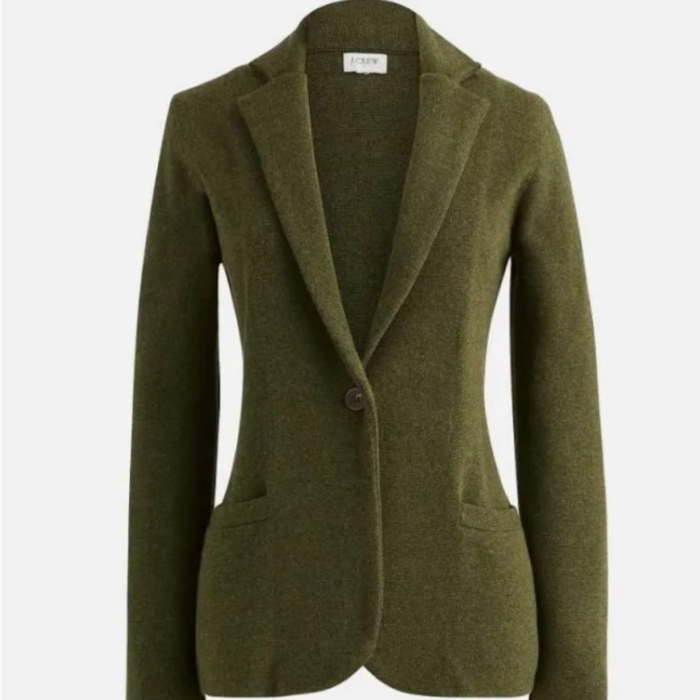 Stay warm this Fall & Winter in this JCrew Factory Schoolboy Sweater Size Large